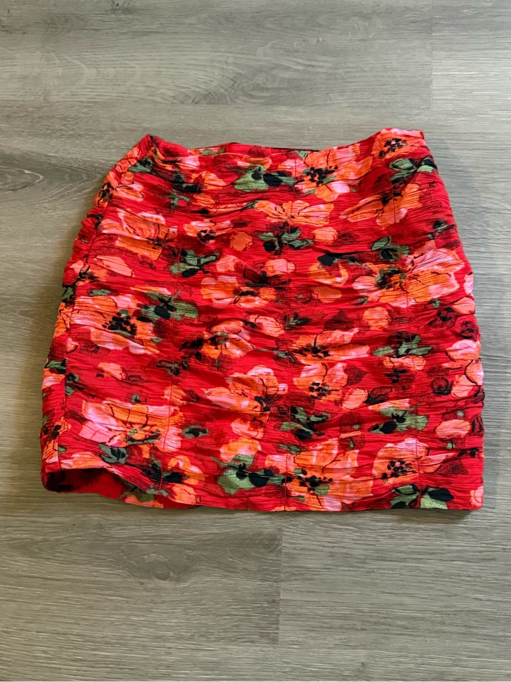 H&M Red Floral Ruched Mini Skirt